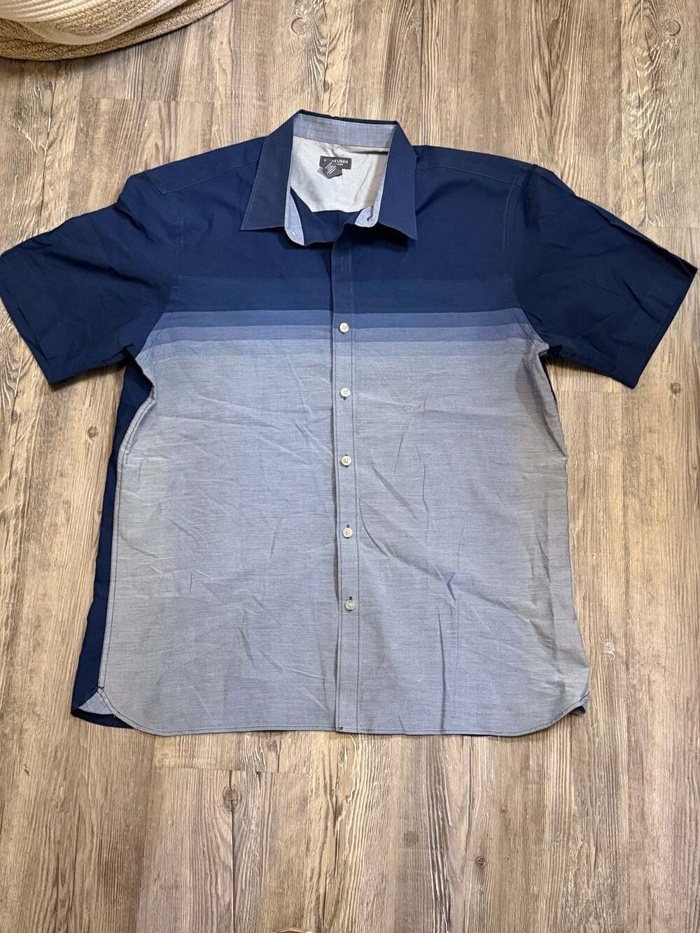 Van Heusen Never Tuck Short Sleeve Button Down Shirt Size 17-17 1/2 Blue